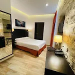 Central Hotel 3*