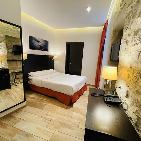Central Hotel 3*