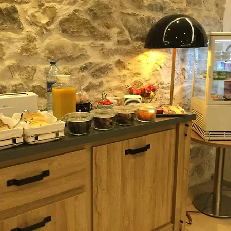 Отель Central Hotel Ним