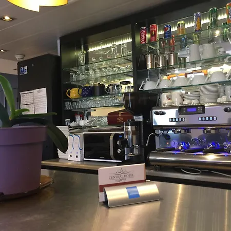 Central Hotel Ним