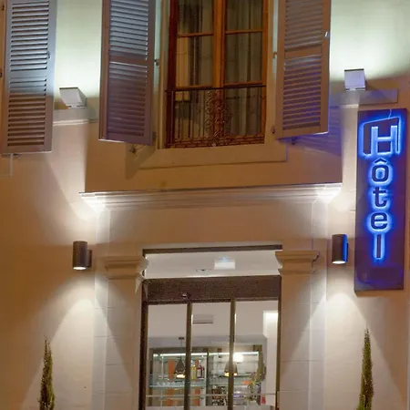 Отель Central Hotel 3*