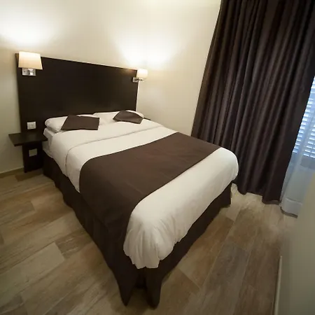 Central Hotel מלון נים