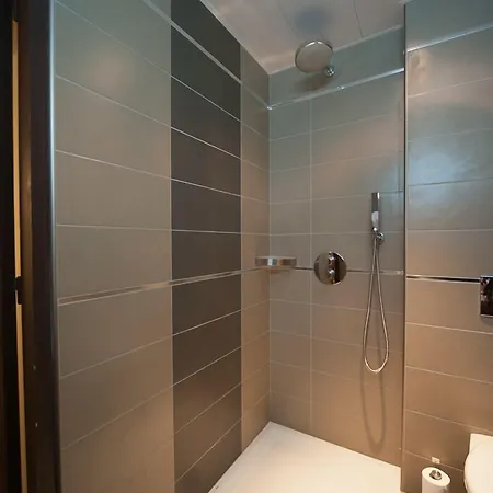 מלון Central Hotel נים