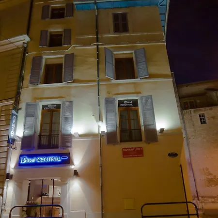 Central Hotel נים