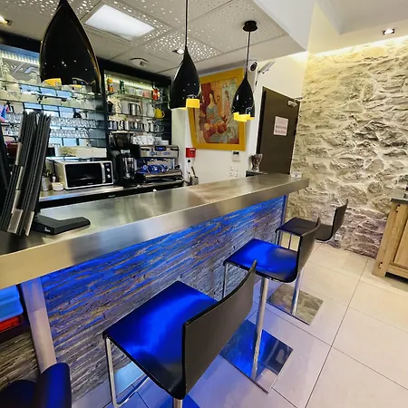 Central Hotel מלון 3*