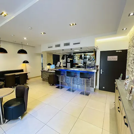 Central Hotel מלון 3*