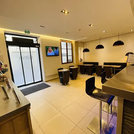 Central Hotel מלון