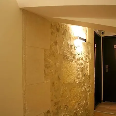 Central Hotel 3*