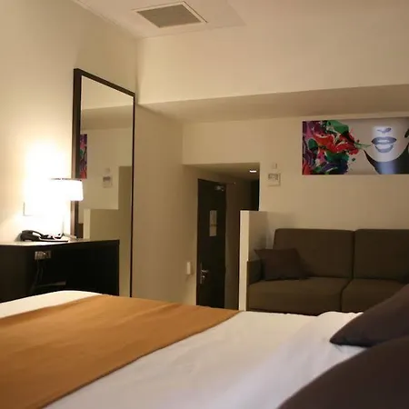 Central Hotel Otel 3*