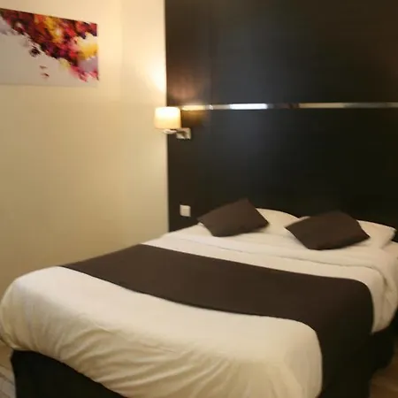 Central Hotel Отель Ним