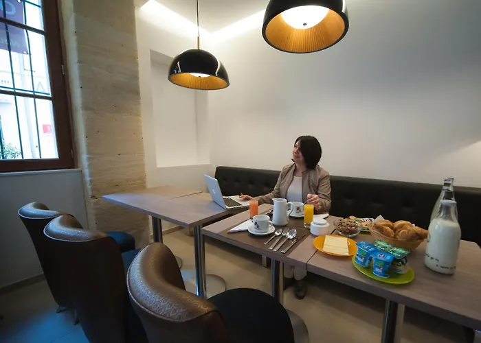 Hotell Central Hotel Nîmes