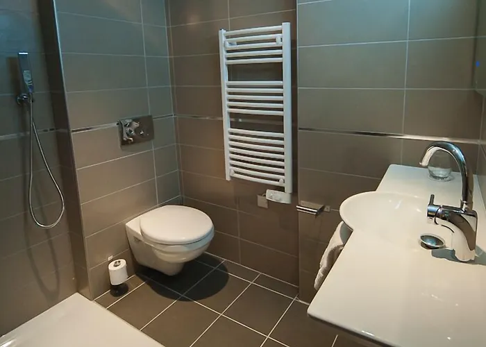 Отель Central Hotel Ним