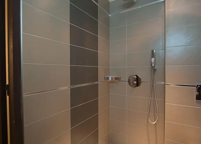 Отель Central Hotel Ним