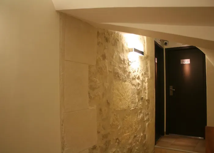 Отель Central Hotel Ним