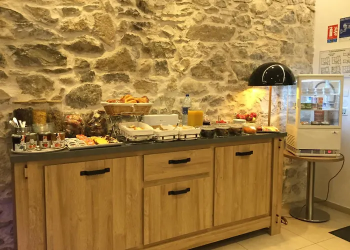 Central Hotel 3* Ним