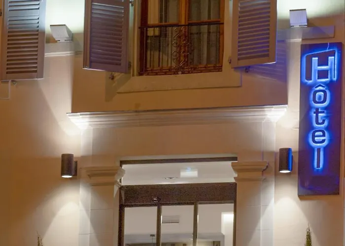 Отель Central Hotel 3*